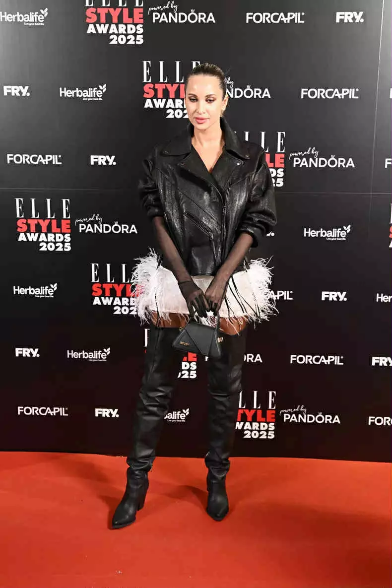 tinute elle11