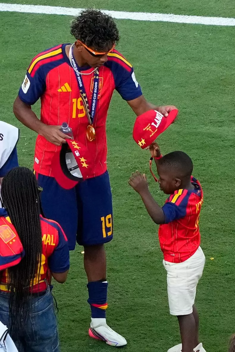 Lamine Yamal brother15