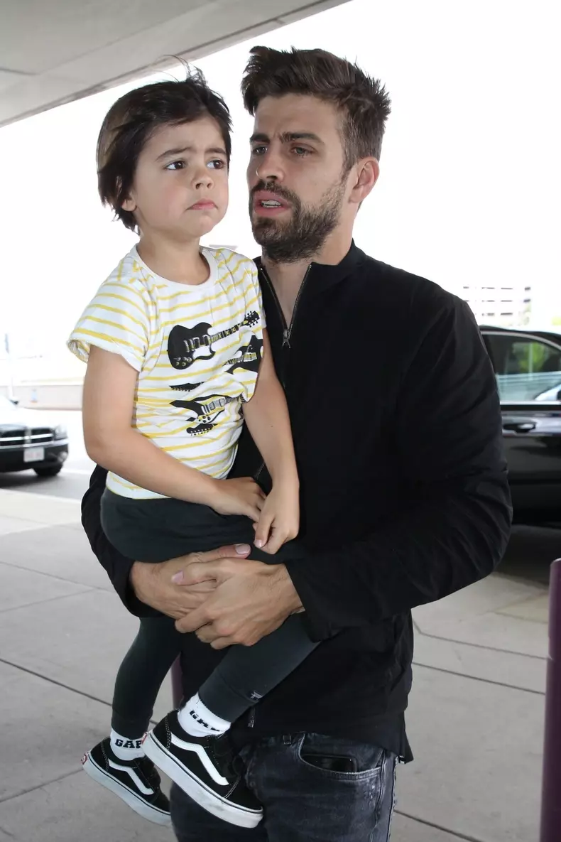 *EXCLUSIVE* Shakira and Gerard Pique travel with their kids in Boston
