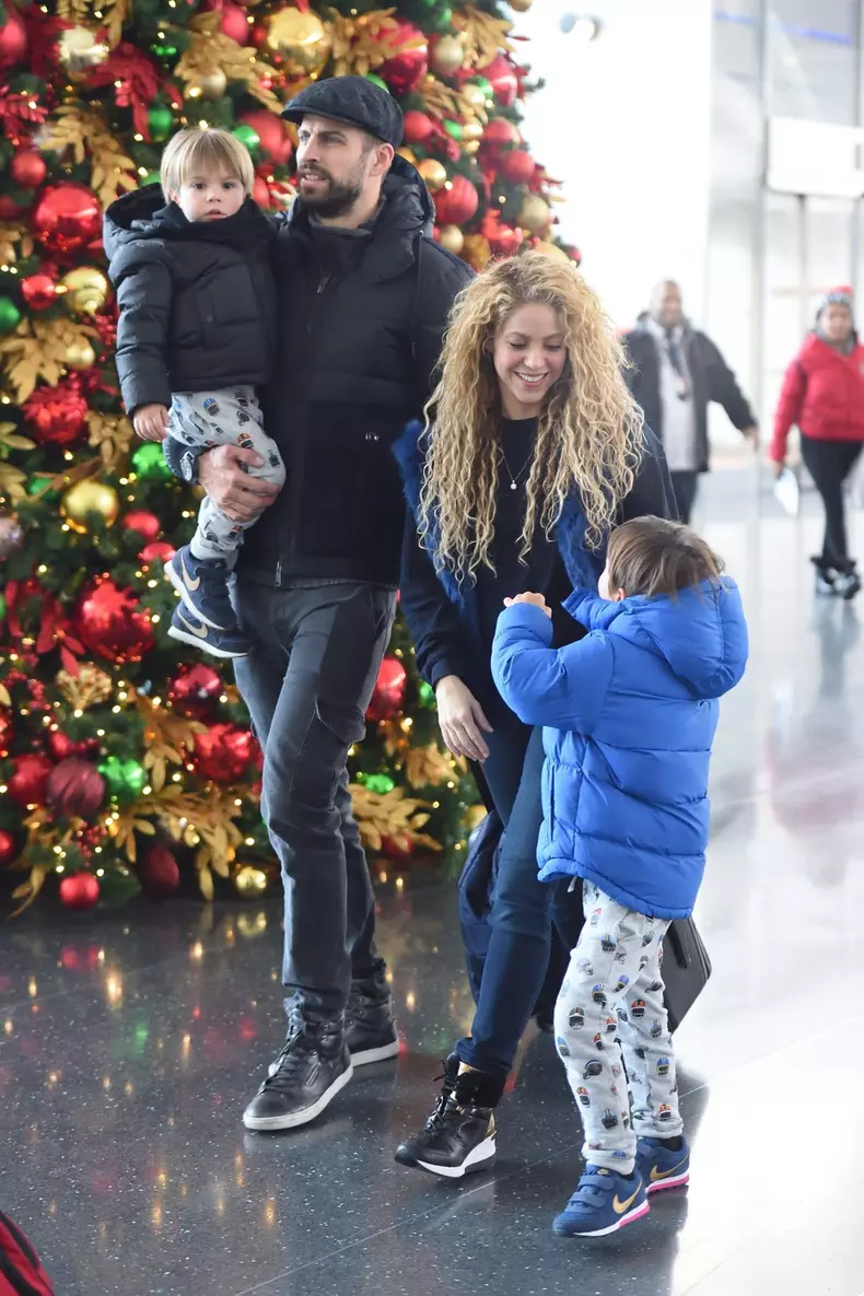Shakira and Gerard Piqué arrive with the kids at JFK airport