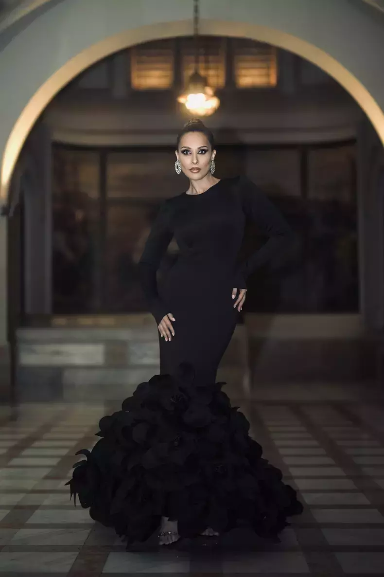 iulia-vantur-black-swan-10