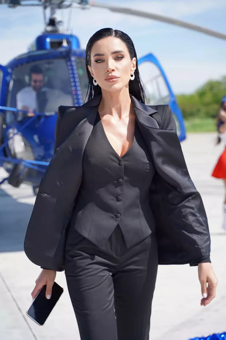 Adelina Pestrițu Scumpă Foc Smiley JUNO