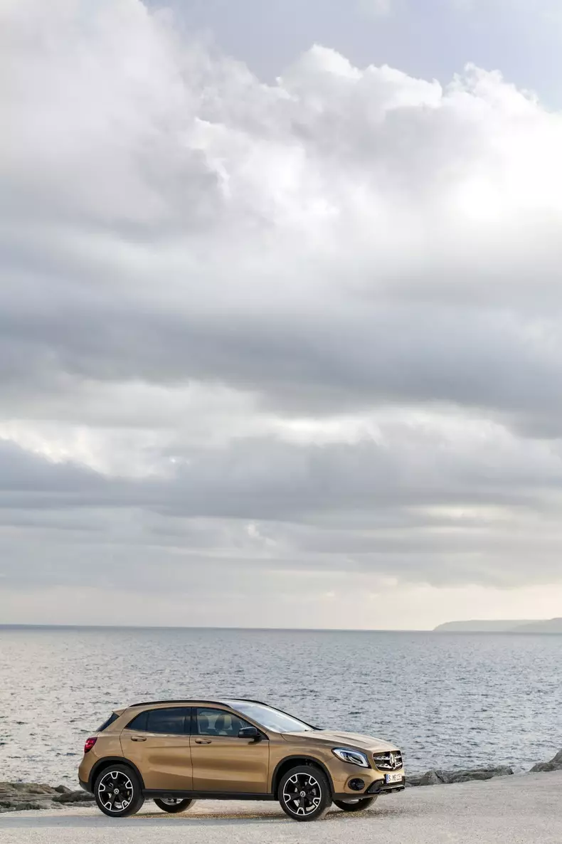 2017-mercedes-benz-gla-facelift-118