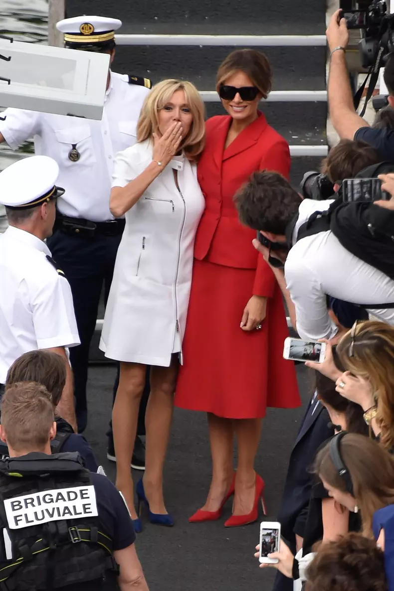 Brigitte Macron (Trogneux) et Mélania Trump vont prendre un bateau pour faire une promenade sur la Seine à Paris
