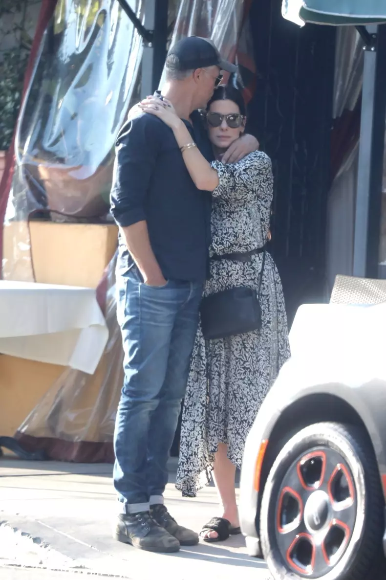 *PREMIUM-EXCLUSIVE* Sandra Bullock's longtime partner Bryan Randall has passed away at age 57 following battle with ALS **FILE PHOTOS**