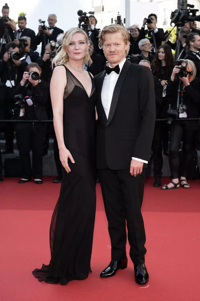 Kirsten Dunst, ținută Gucci, și Jesse Plemons