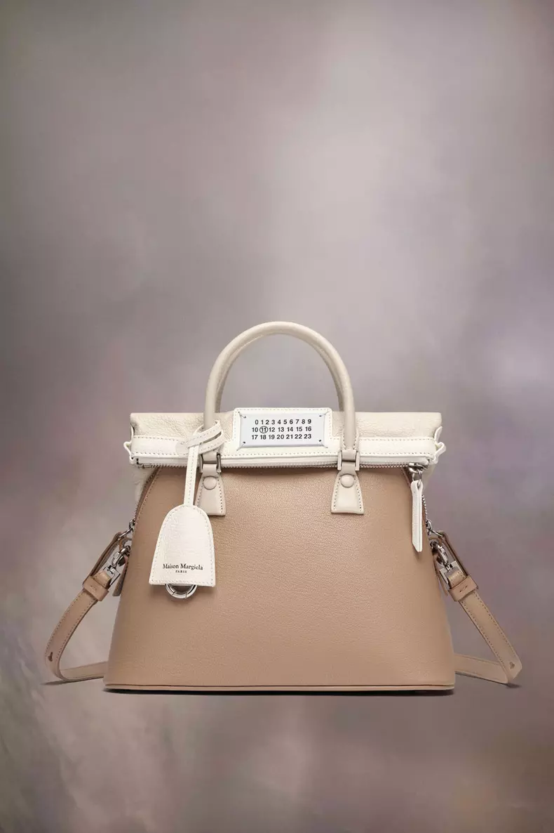 Geantă din piele, Maison Margiela, 2.100 euro
