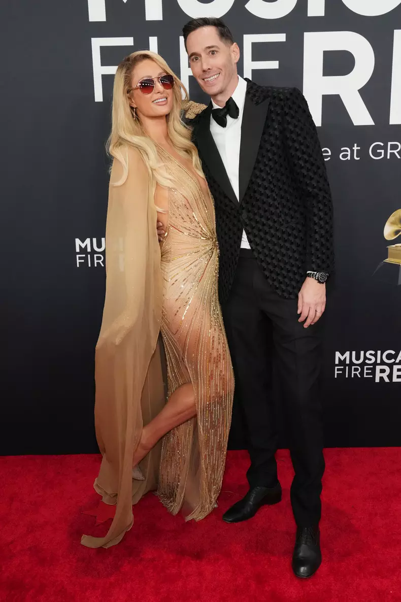 Carter Reum & Paris Hilton