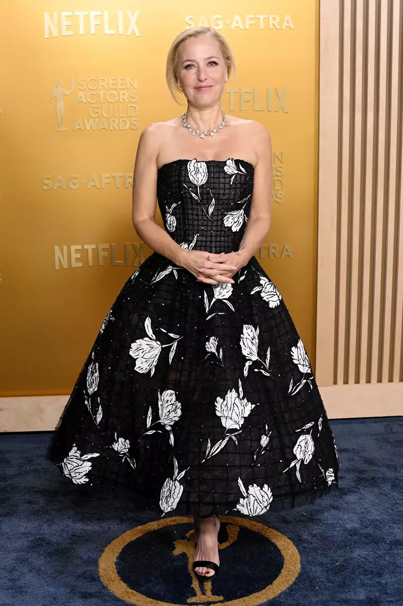 SAG Awards 2025 - Gillian Anderson, ținută Carolina Herrera
