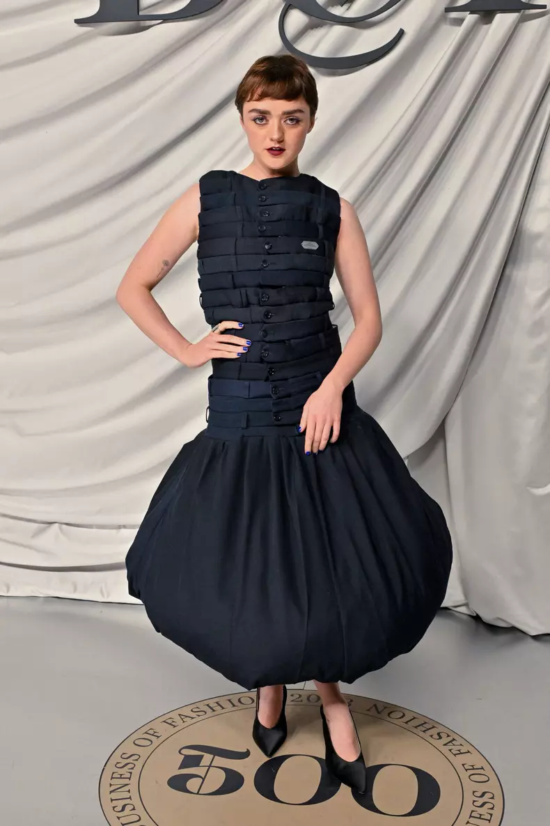 Maisie Williams, transformare dramatică pentru cel mai recent rol al ei. Actrița din „Game of Thrones”, obligată să slăbească 11 kilograme