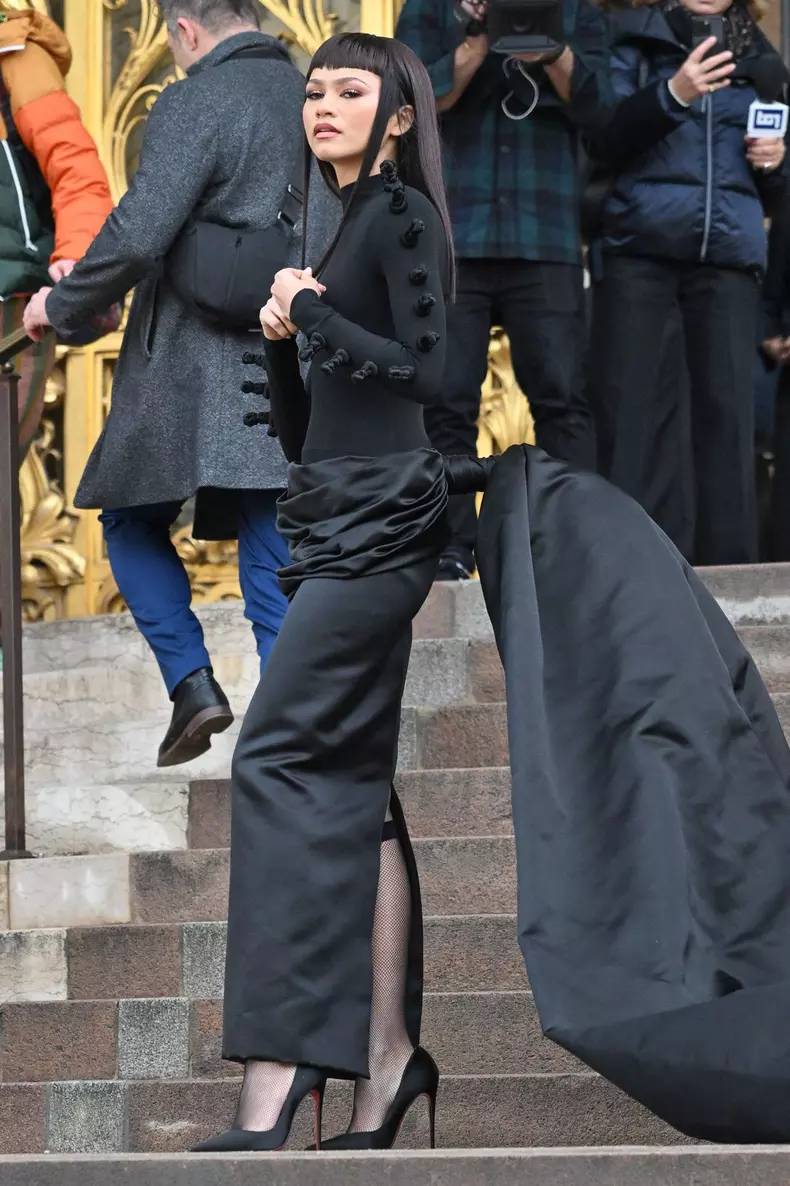 PFW Schiaparelli Outside Arrivals