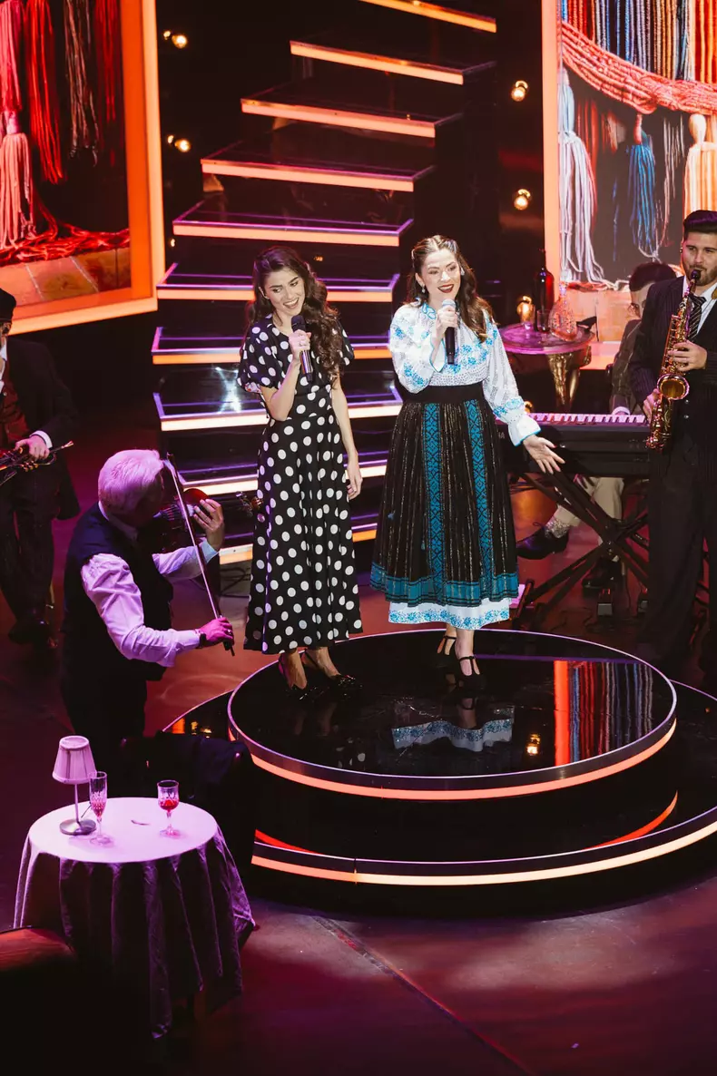 Theo Rose și sora ei au cântat împreună în spectacolul „Pe vechi”  (4)