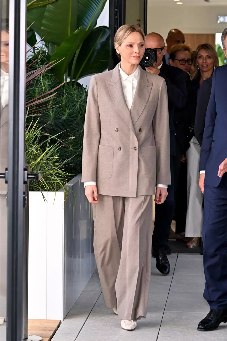 No Tabloïds - Le prince Albert II de Monaco et la princesse Charlene ont visité le nouveau siège de la société Smeg dans le quartier de Fontvieille à Monaco
