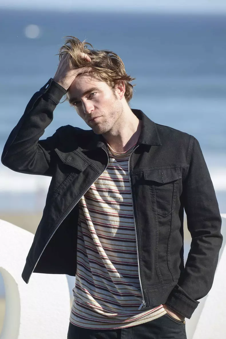 Robert Pattinson are COVID-19