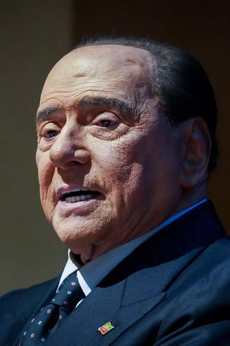 silvio berlusconi a murit