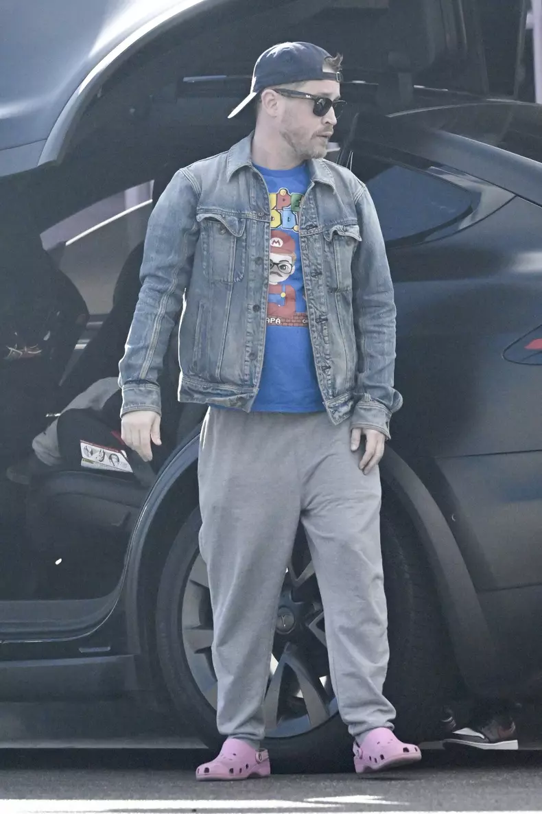 EXCLUSIVE: Macaulay Culkin Spotted In Papa Mario Brothers T-Shirt In Los Angeles - 06 Dec 2024