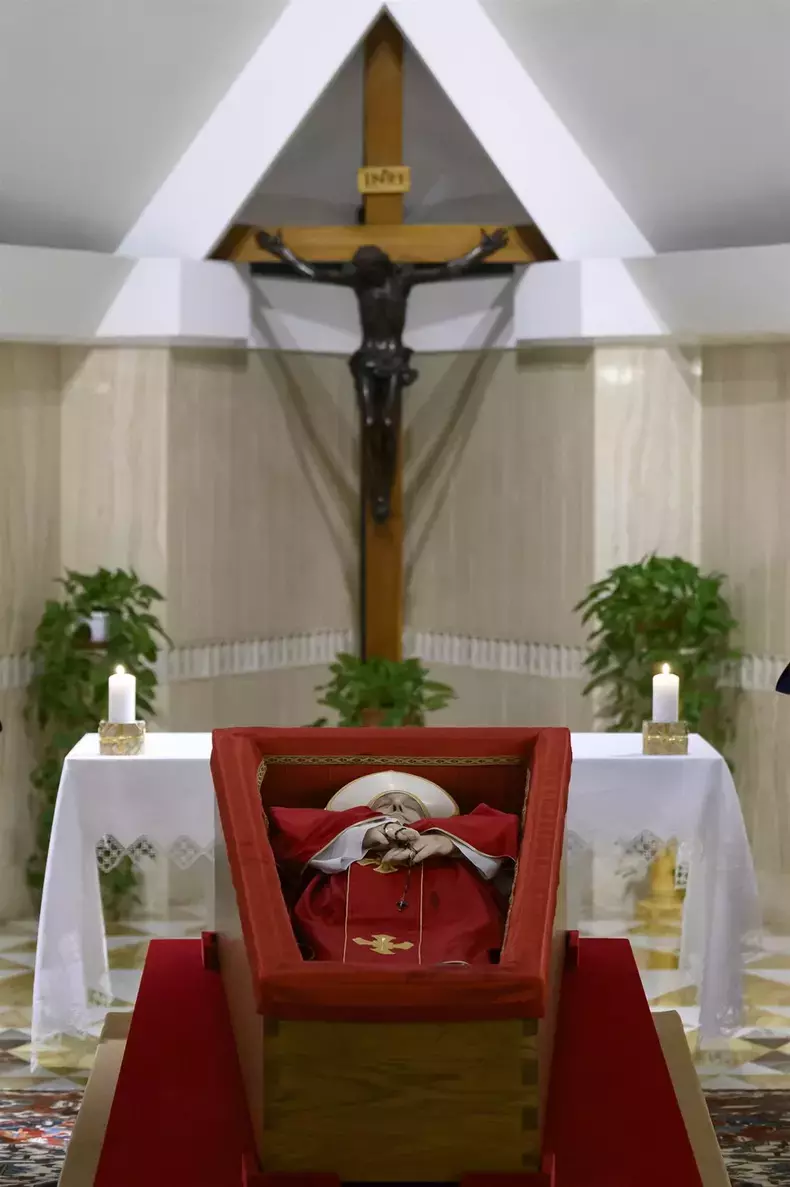 papa-francisc-sicriu