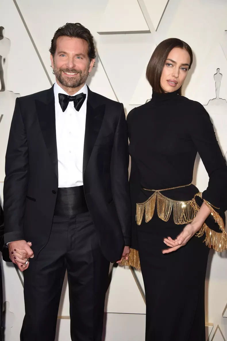 O nouă dovadă că Irina Shayk și Bradley Cooper s-au împăcat! Gesturile intime surprinse de paparazzi