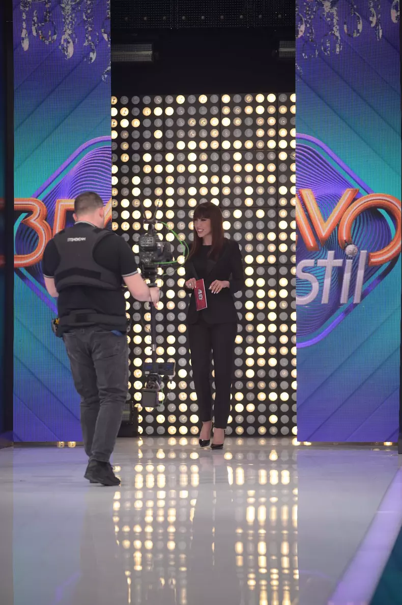 Denise-Rifai-in-platoul-Bravo-ai-stil-3