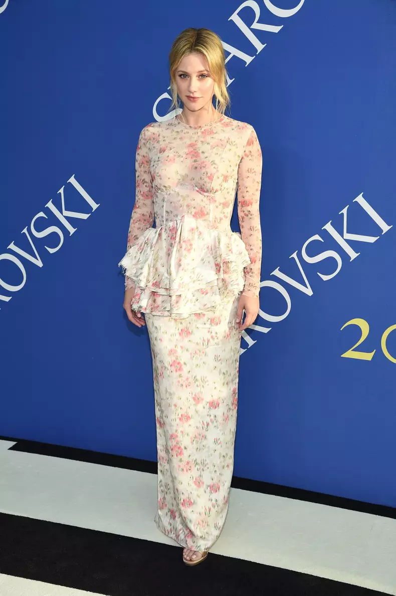Lili Reinhart într-o ținută Brock Collection