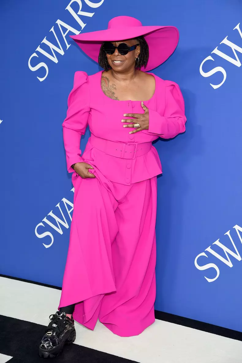 Whoopi Goldberg într-o ținută Christian Siriano