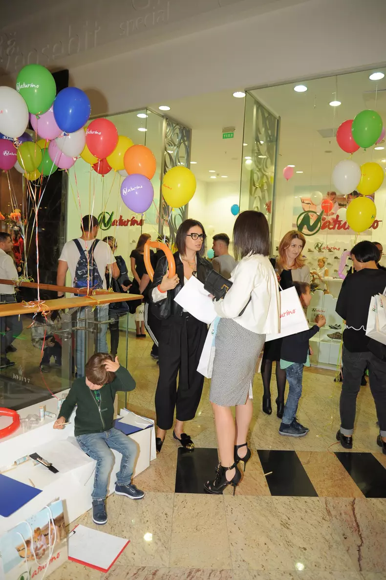 Roxana Voloseniuc (Elle) si Amalia Nastase