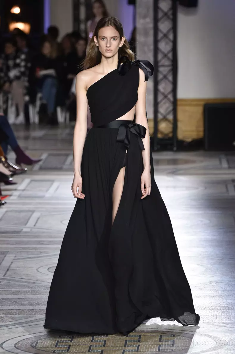 Défilé de mode Giambattista Valli Haute-Couture printemps-été 2018 à Paris