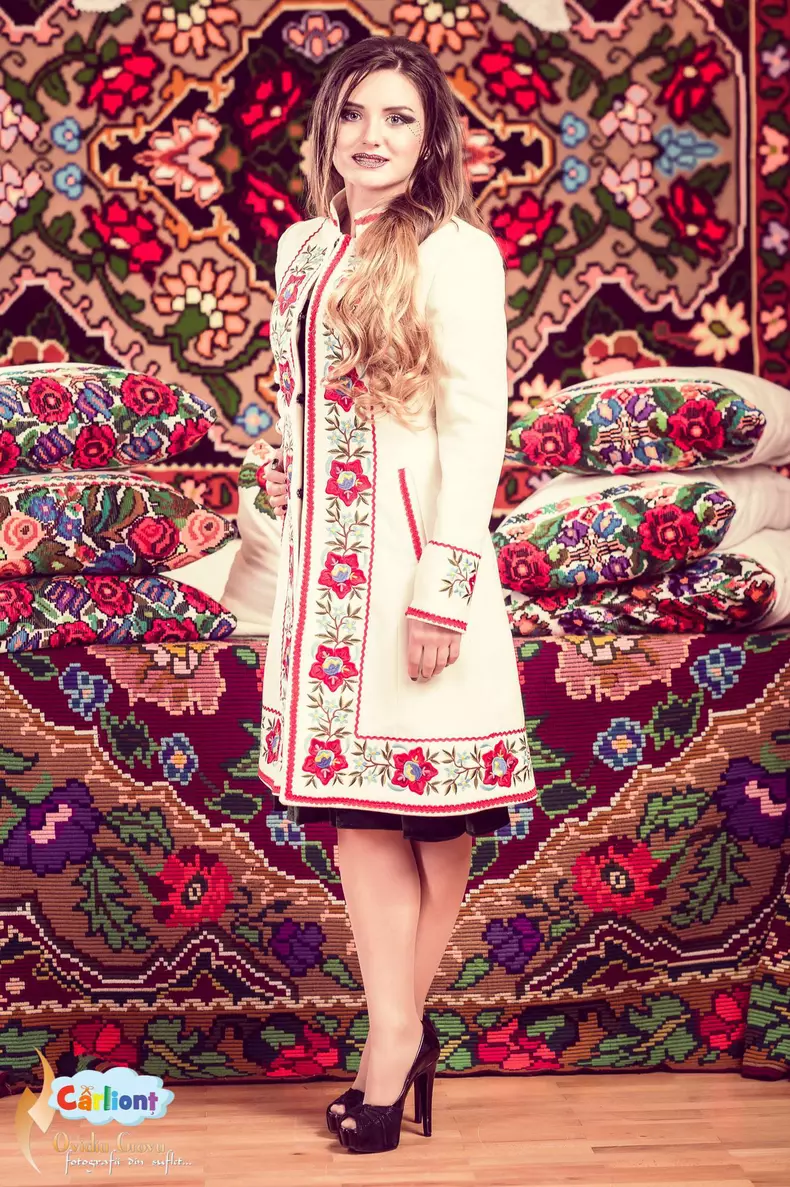 Cine a creat paltonul purtat de Viorica Dăncilă