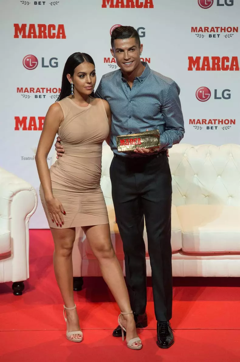 Georgina-Rodriguez-Cristiano-Ronaldo-Receives-the-2019-Marca-Legend-Award-02