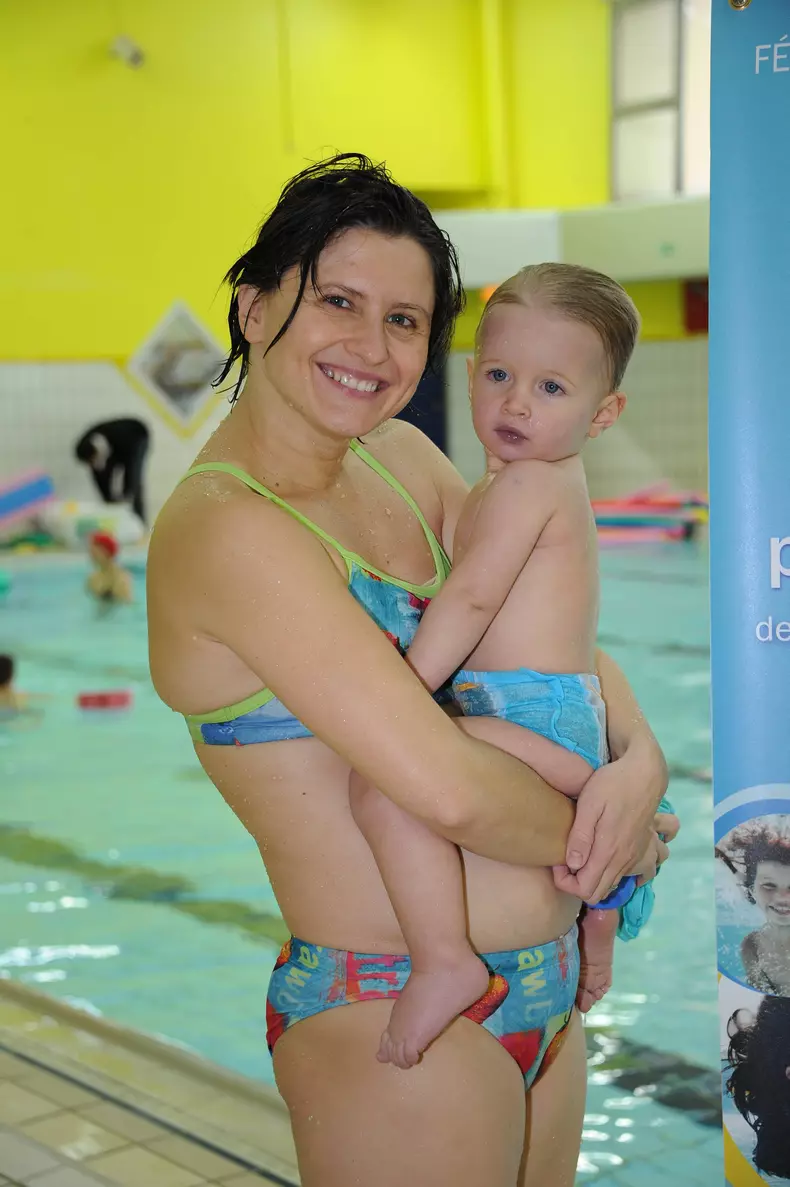 La Federation Francaise de Natation orginisait une seance de bebe nageur