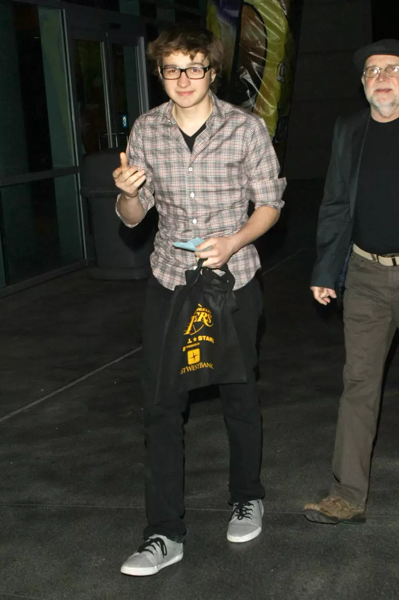 Angus T. Jones a ajuns de nerecunoscut. Cum arată acum actorul din „Doi bărbați și jumătate”