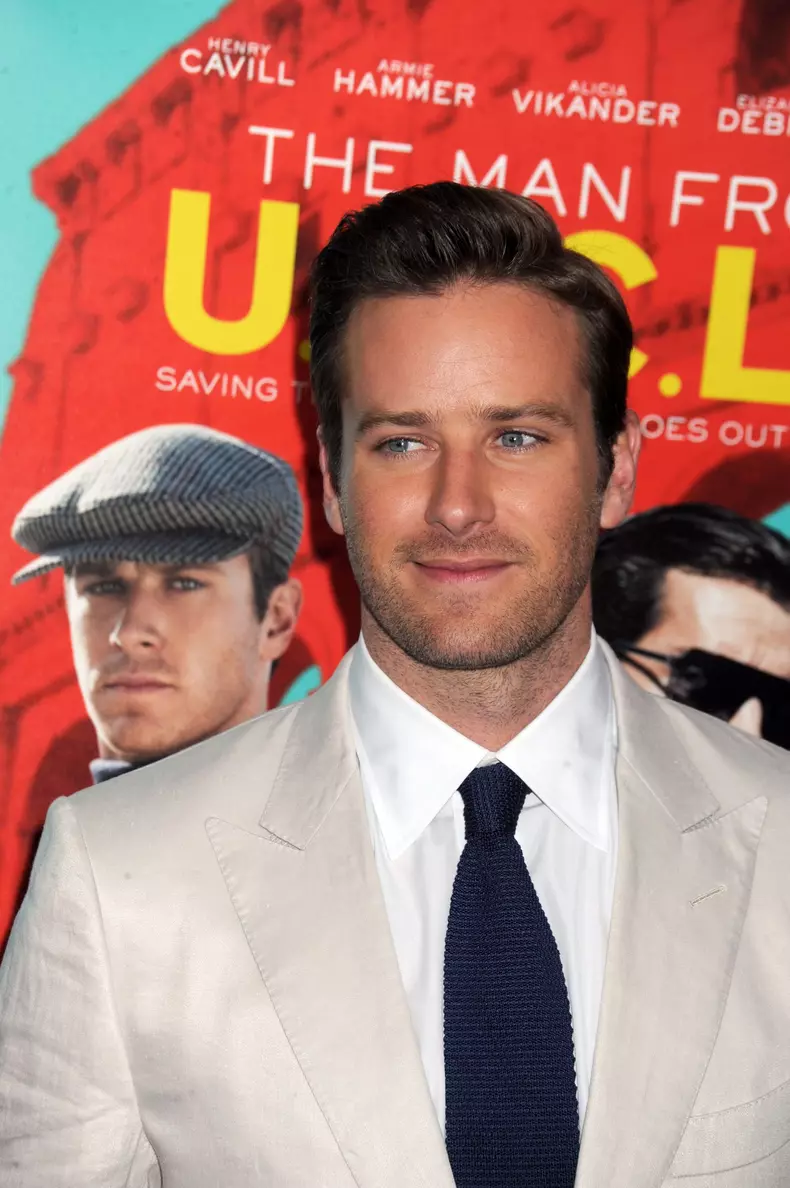 Armie Hammer a divorțat oficial de Elizabeth Chambers