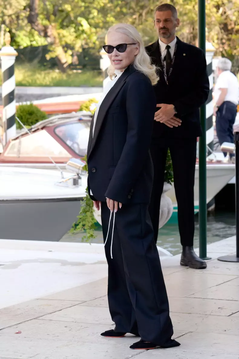 Pamela Anderson bei der Ankunft am Pier des Hotels Excelsior auf der Biennale di Venezia 2026 / 83. Internationale Filmfestspiele von Venedig. Venedig, 07.09.2026