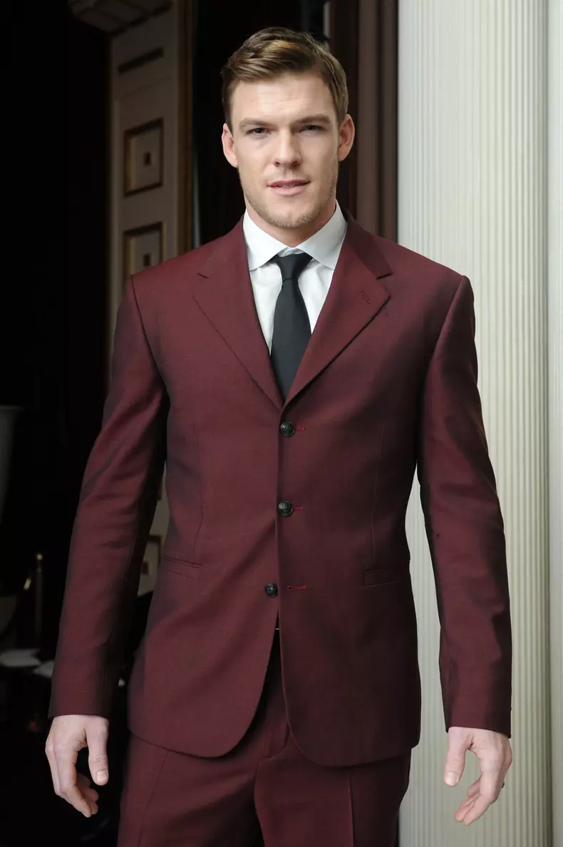 Alan Ritchson, agresat sexual de un fotograf 