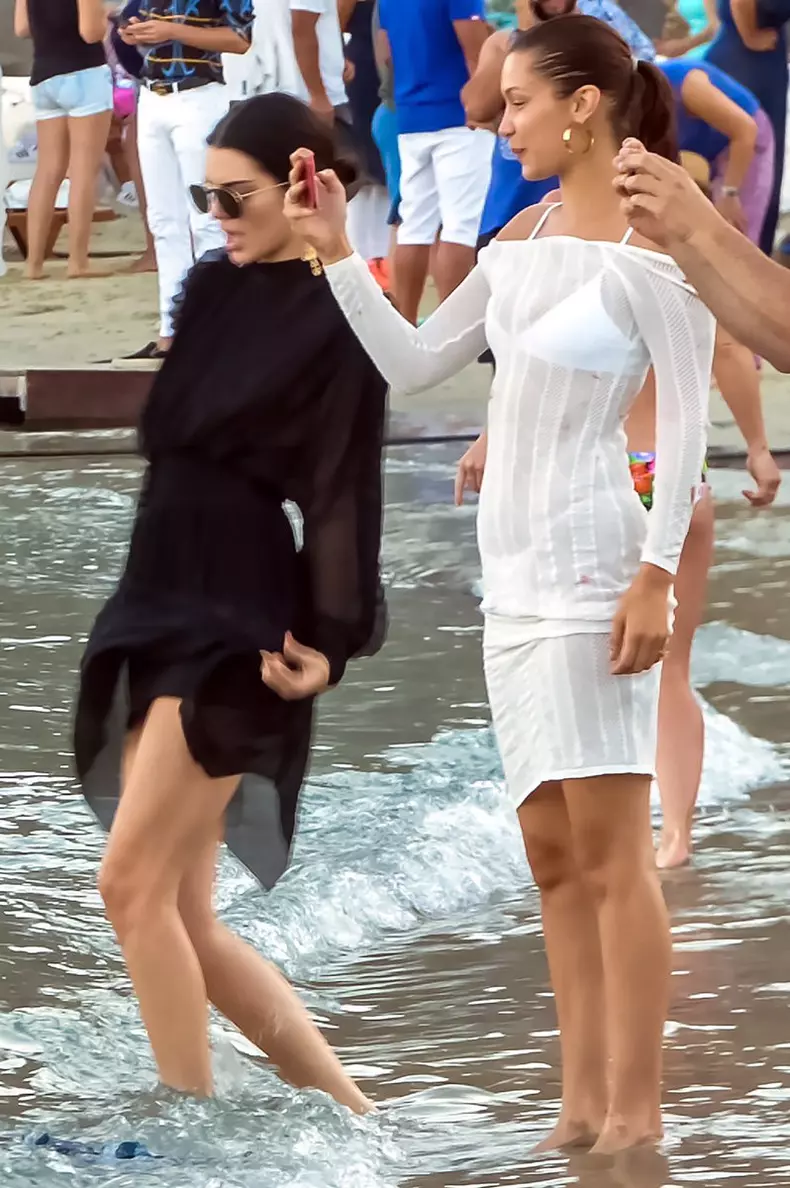 Bella Hadid si Kendall Jenner (2)