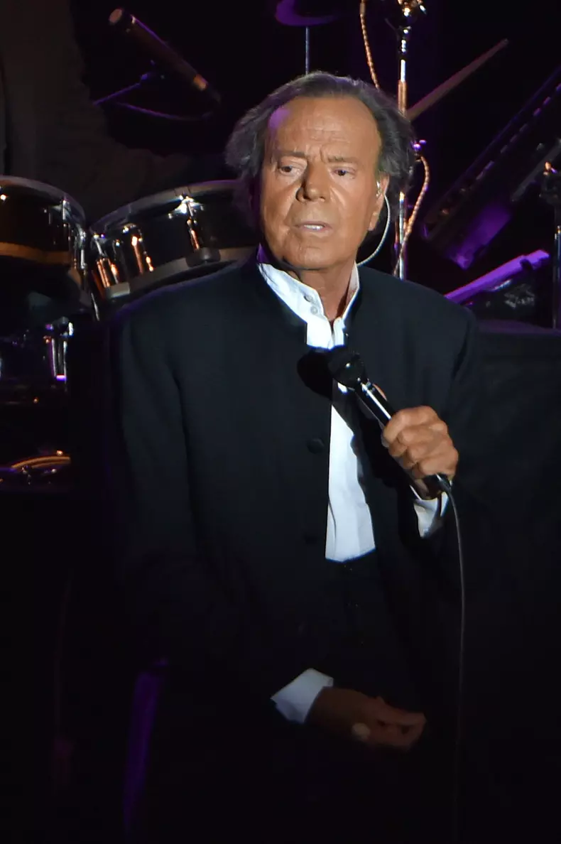 Julio Iglesias en concert au Sporting Club de Monaco