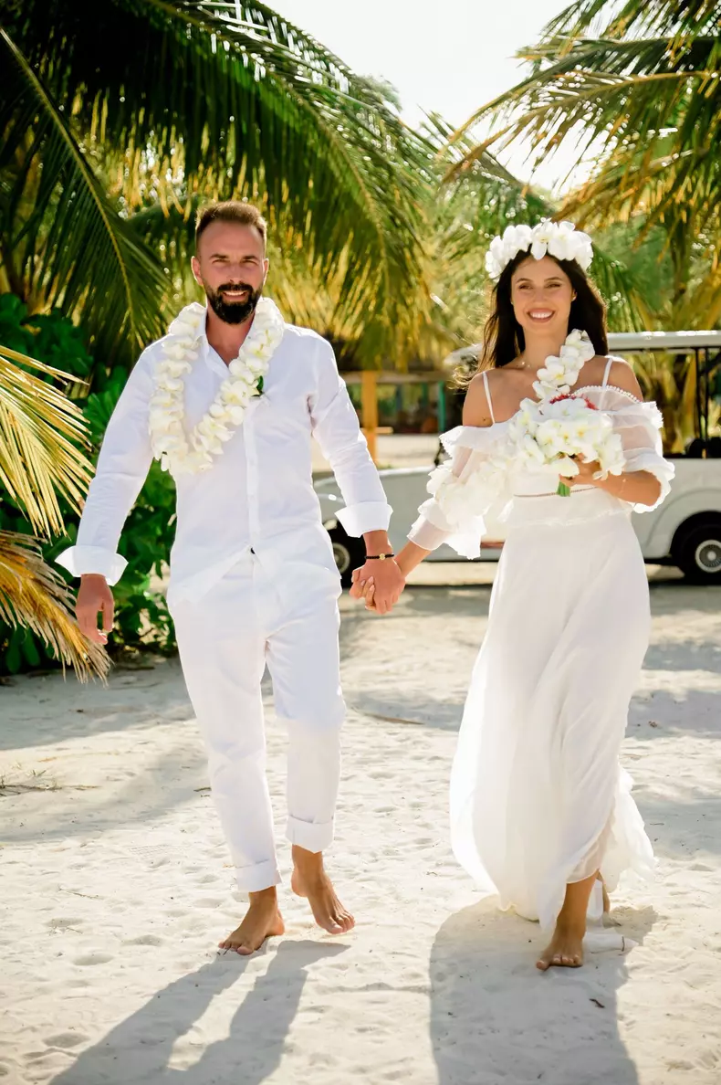 marius-morra-s-a-casatorit-in-maldive-in-cadrul-unei-ceremonii-simple-care-a-avut-loc-pe-plaja_1