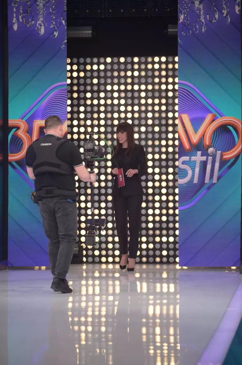 Denise-Rifai-in-platoul-Bravo-ai-stil-3