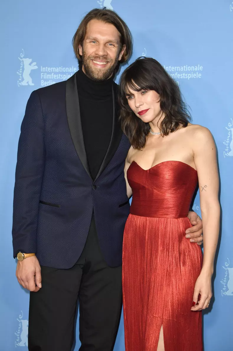 Marc Rissmann und Ana Ularu bei der Premiere der Fernsehserie Spy/Master auf der Berlinale 2023 / 73. Internationale Fil