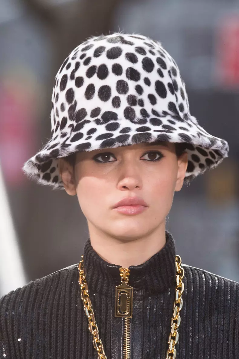 Saptamana Modei de la New York: creion dermatograf negru, trasat in spiritul anilor '80, la Marc Jacobs