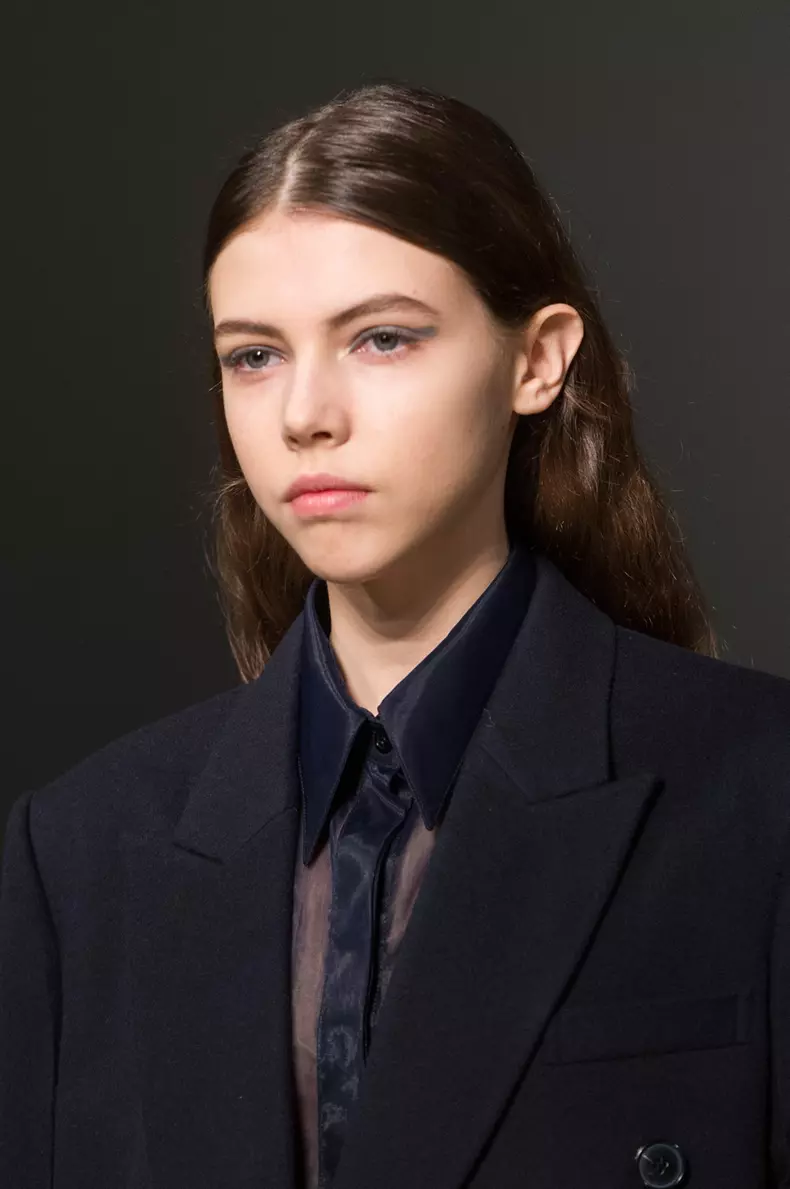 Saptamana Modei de la New York: Victoria Beckham pune accent doar pe machiajul pleoapelor, in tuse mono