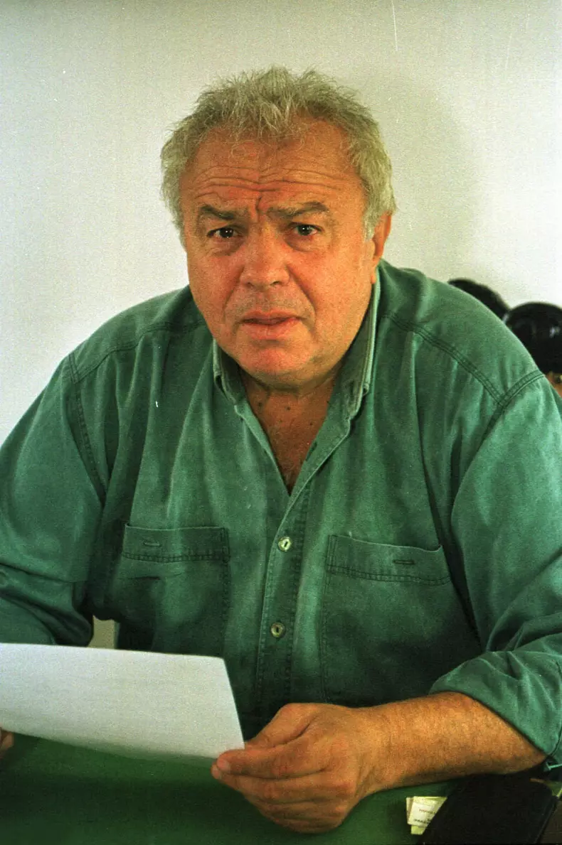 Alexandru Arsinel
Foto : Adrian Martalogu / MEDIAFAX FOTO
Data : 25.08.1999