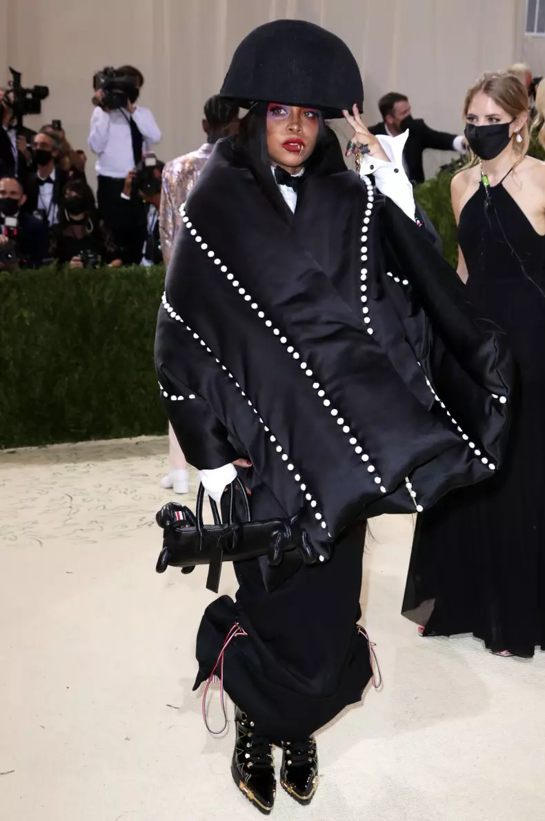 Erykah Badu în Thom Browne