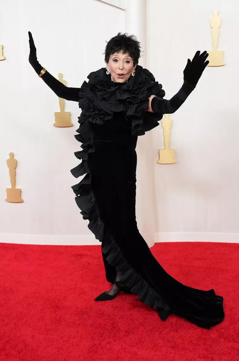Rita Moreno în Badgley Mischka