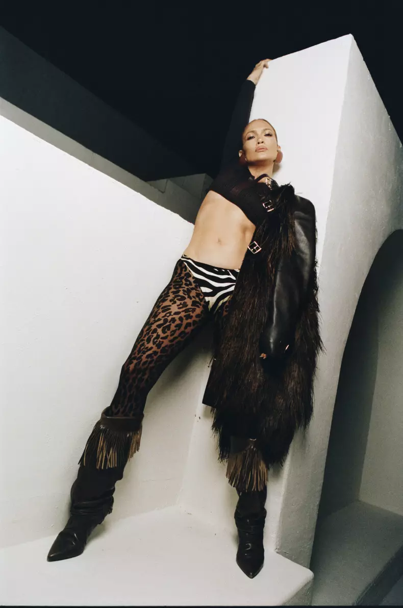 Jennifer-Lopez-topless-6