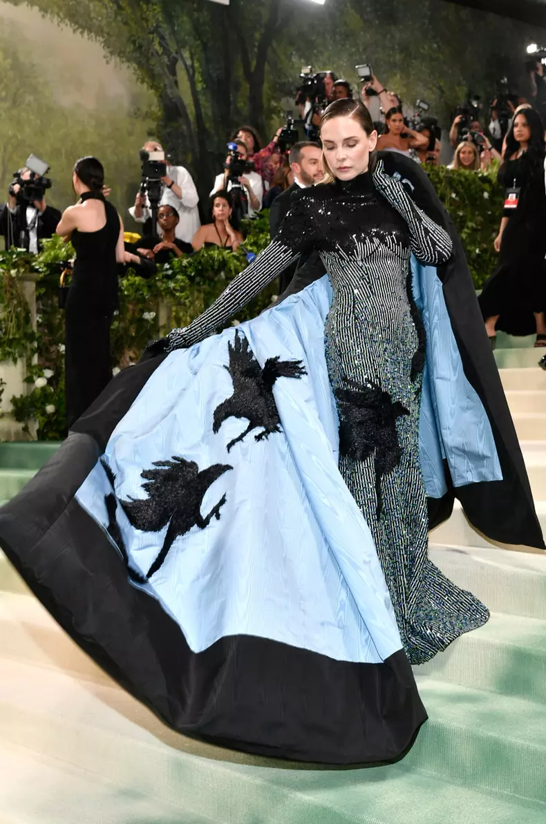 Rebecca Ferguson în Thom Browne