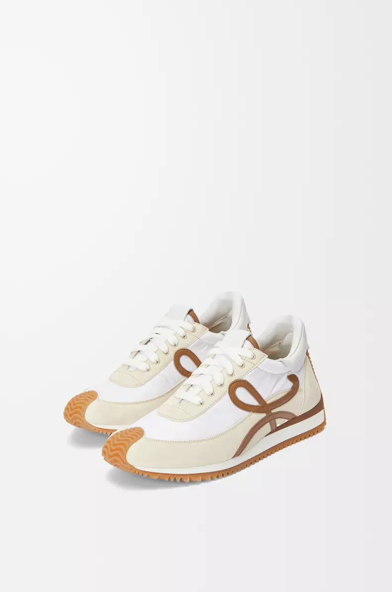 Sneakers din piele întoarsă, Loewe, 700 euro, www.loewe.com