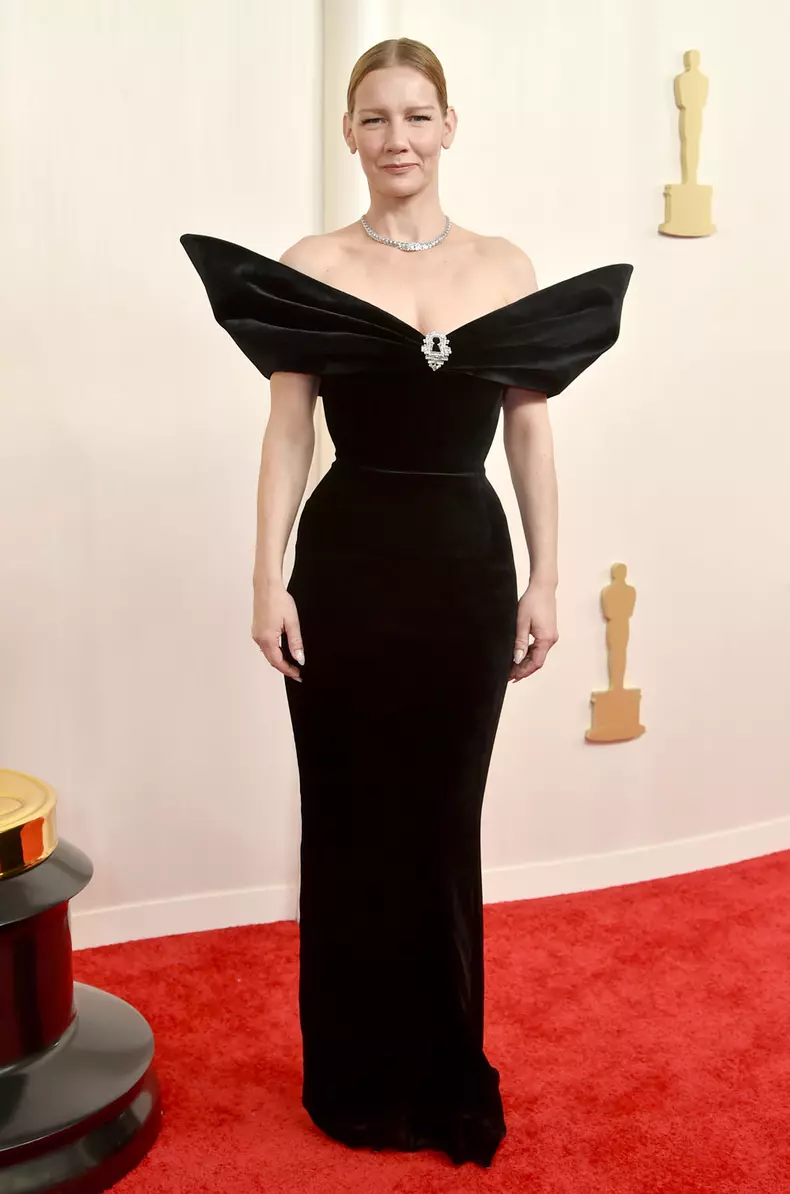 Sandra Huller în Schiaparelli