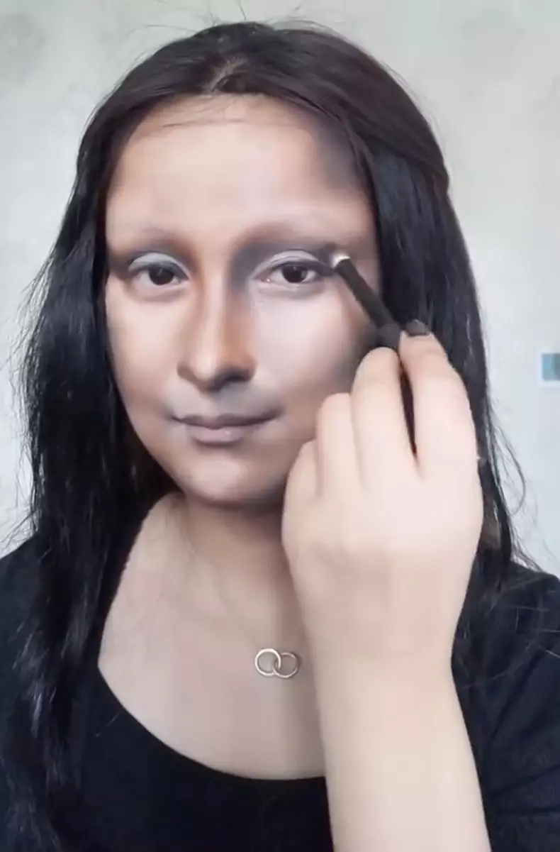 Make-up vlogger