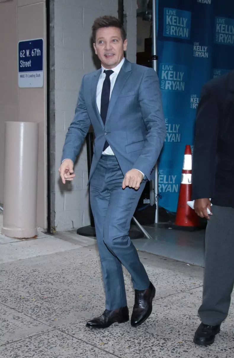 Jeremy Renner fait ma promotion du film "Hawkeye" au Live with Kelly & Ryan show à New York